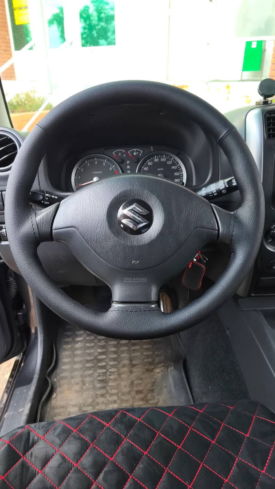 Перетяжка руля Suzuki Jimny натуральной кожей